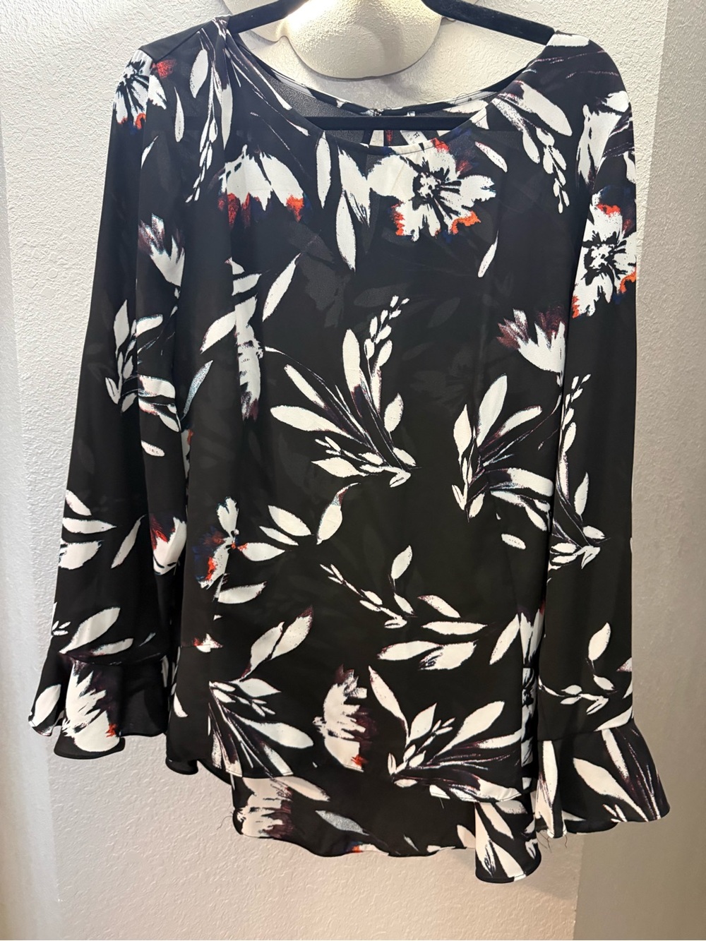 Chaus Black Floral Long-Sleeve Ruffle Cuff Blouse